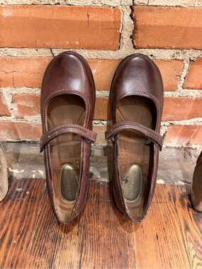 Hush Puppies Brown Leather Mary Jane Flats with Strap